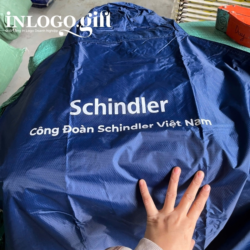 Áo mưa cánh dơi in logo vải dù vân tổ ong màu xanh dương 138cmx155cm AM-02
