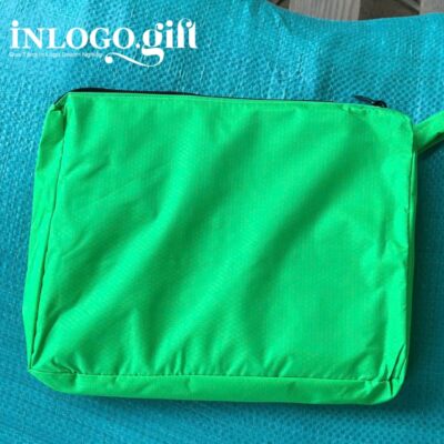 Áo mưa cánh dơi in logo vải dù vân tổ ong màu xanh lá 138cmx155cm AM-04