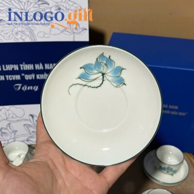 Bộ ấm chén in logo họa tiết vẽ tay hoa sen xanh dáng vai vuông 350ml
