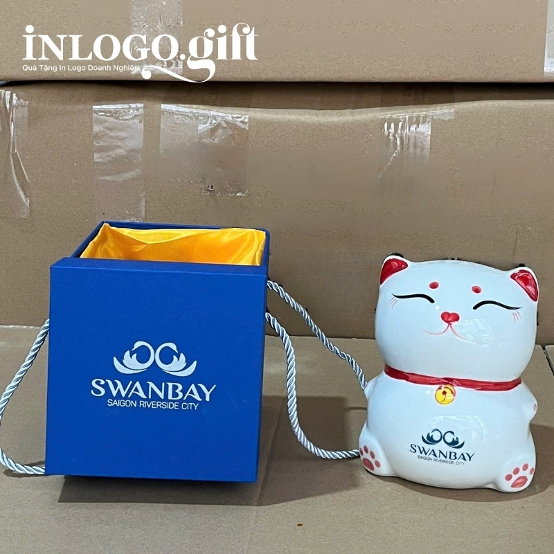 Heo đất in logo màu trắng hình mèo thần tài