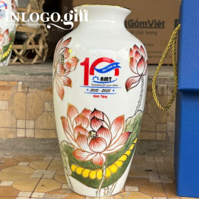 Lọ hoa in logo màu trắng họa tiết vẽ tay hoa sen đỏ 29cm LH-03