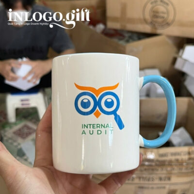 Ly sứ Bát Tràng in logo 2 màu xanh dương và trắng dáng trụ quai C 350ml