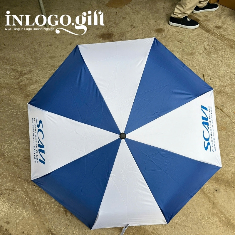 Ô dù in logo gấp 3 tự động 2 chiều vải pongee tráng keo đen màu xanh dương và trắng 96cm OD-02
