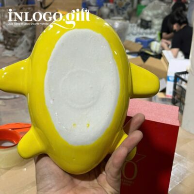 Ống tiết kiệm in logo màu vàng dáng máy bay