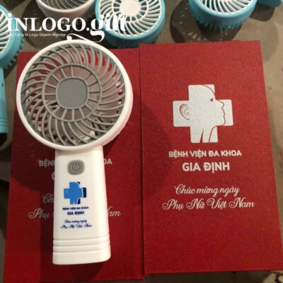 Quạt điện mini in logo cầm tay màu trắng 19cm QD-01