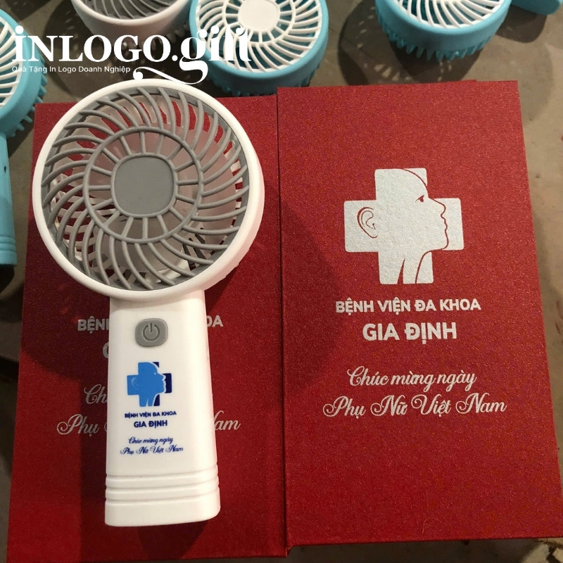 Quạt điện mini in logo cầm tay màu trắng 19cm QD-01
