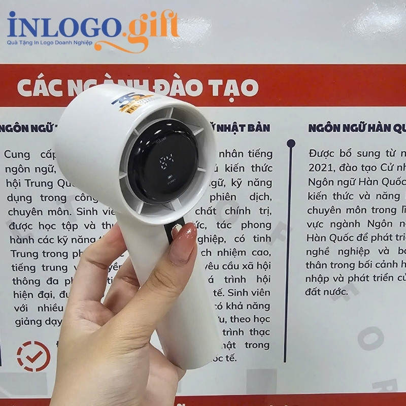 Quạt điện mini in logo cầm tay màu trắng hiển thị dung lượng pin 16.5cm QD-02
