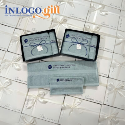 Set 2 khăn tắm và mặt thêu logo màu xanh mint