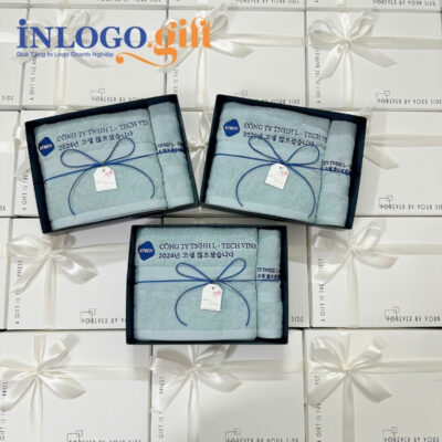 Set 2 khăn tắm và mặt thêu logo màu xanh mint