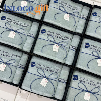 Set 2 khăn tắm và mặt thêu logo màu xanh mint
