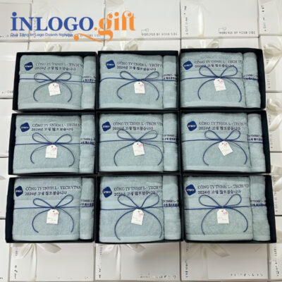 Set 2 khăn tắm và mặt thêu logo màu xanh mint