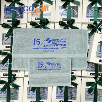 Set 2 khăn tắm và mặt thêu logo màu xanh mint