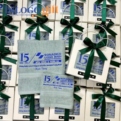 Set 2 khăn tắm và mặt thêu logo màu xanh mint