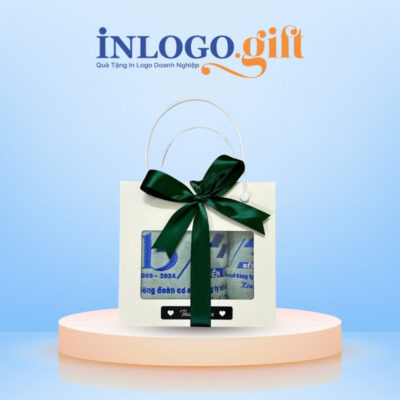 Set 2 khăn tắm và mặt thêu logo màu xanh mint