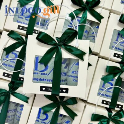 Set 2 khăn tắm và mặt thêu logo màu xanh mint
