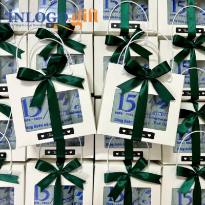 Set 2 khăn tắm và mặt thêu logo màu xanh mint