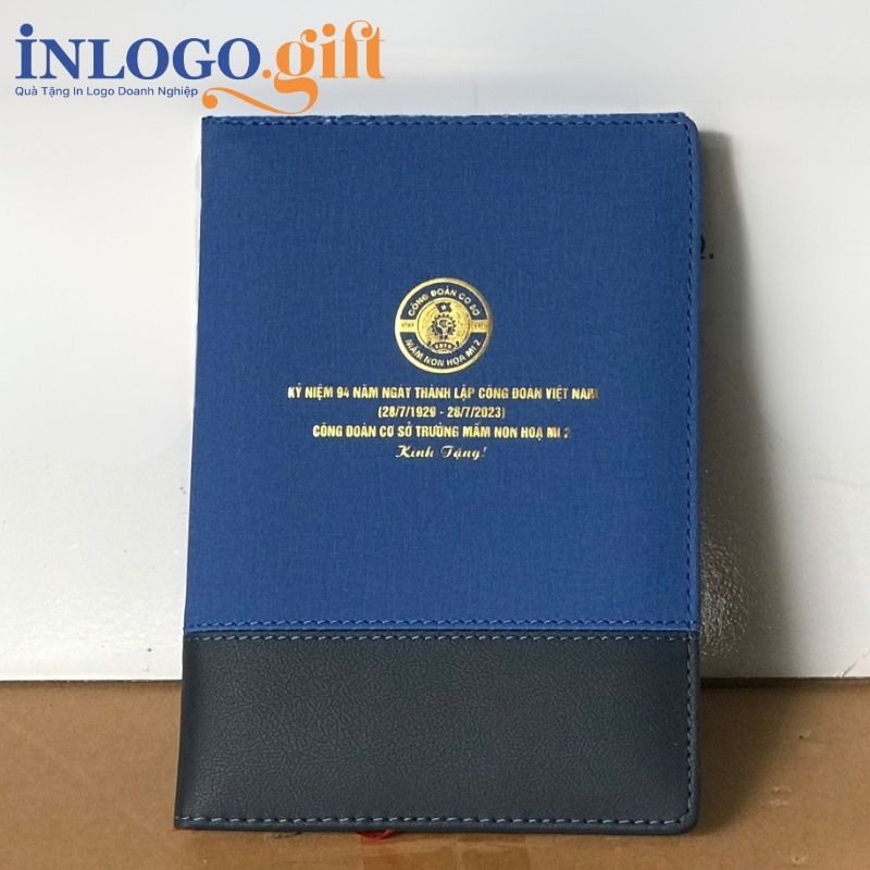 Sổ da in logo còng 2 khúc kín màu xanh dương và đen 17.5cmx23.5cm SD-04