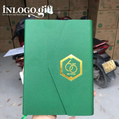 Sổ da in logo dán gáy 3 khúc màu xanh lá 15cmx21cm SD-01