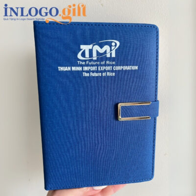 Sổ da in logo dán gáy khuy bấm màu xanh đen 15cmx21cm SD-02