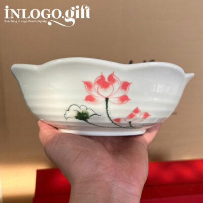 Bộ bát đĩa in logo 12 món men sứ trắng họa tiết hoa sen đỏ BD-05