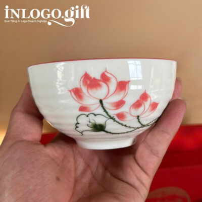 Bộ bát đĩa in logo 12 món men sứ trắng họa tiết hoa sen đỏ BD-05