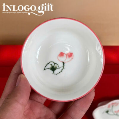 Bộ bát đĩa in logo 12 món men sứ trắng họa tiết hoa sen đỏ BD-05