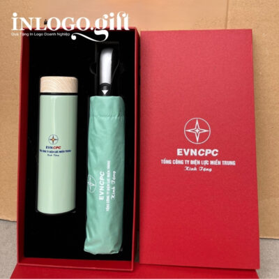 Bộ giftset in logo gồm bình giữ nhiệt nắp gỗ và ô dù gấp 3 tự động 1 chiều