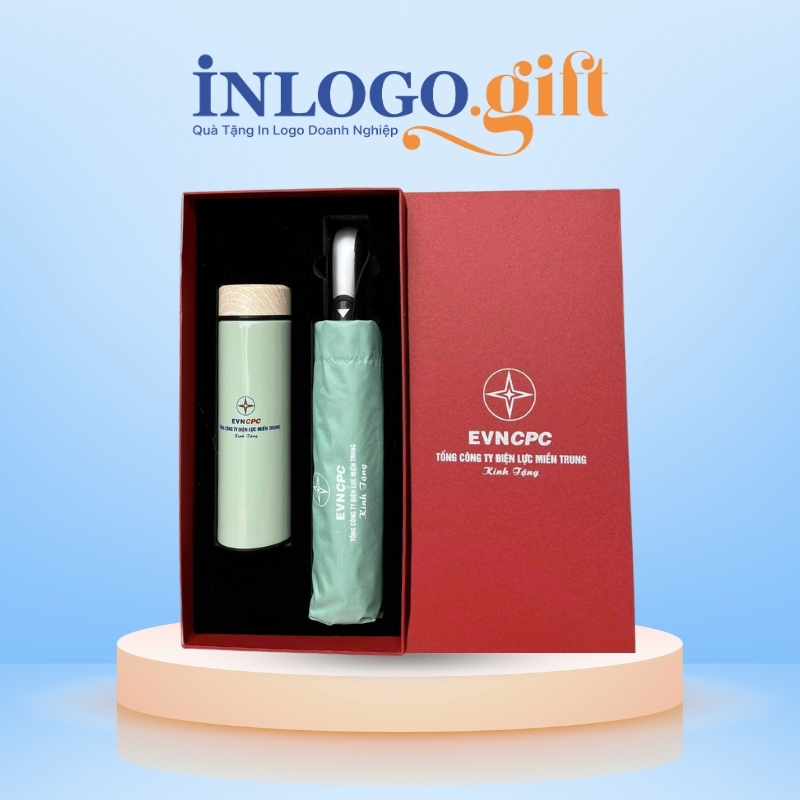Bộ giftset in logo gồm bình giữ nhiệt nắp gỗ và ô dù gấp 3 tự động 1 chiều