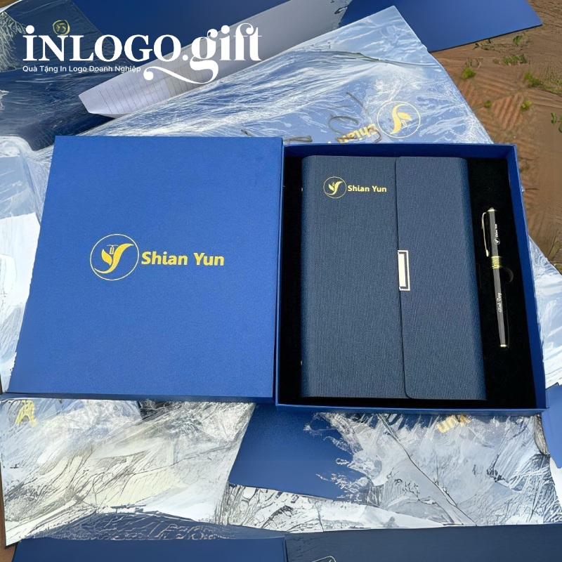Bộ giftset in logo gồm sổ còng và bút kí