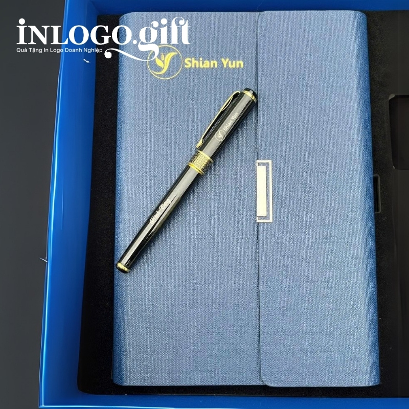 Bộ giftset in logo gồm sổ còng và bút kí