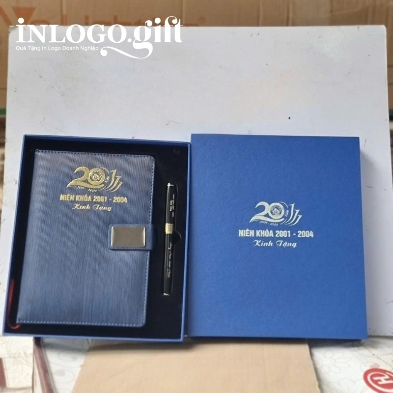 Bộ giftset in logo sổ da dán gáy và bút kí