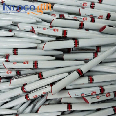 Bút bi in logo nhựa màu trắng kích thước 13.5cm BB-05