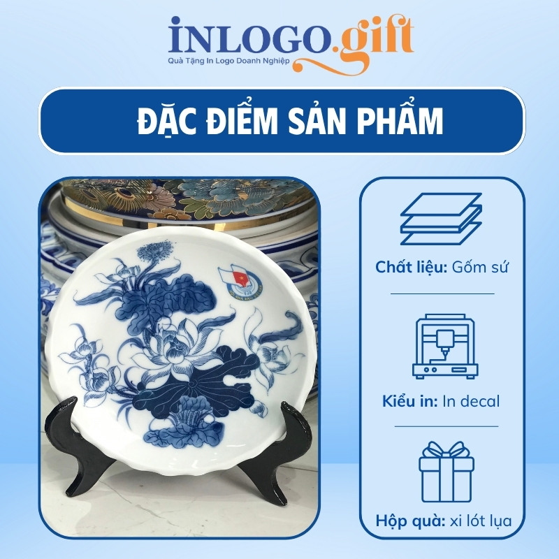 Đĩa biểu trưng in logo kèm đế gỗ phi 18 men lam vẽ sen ĐBT-05