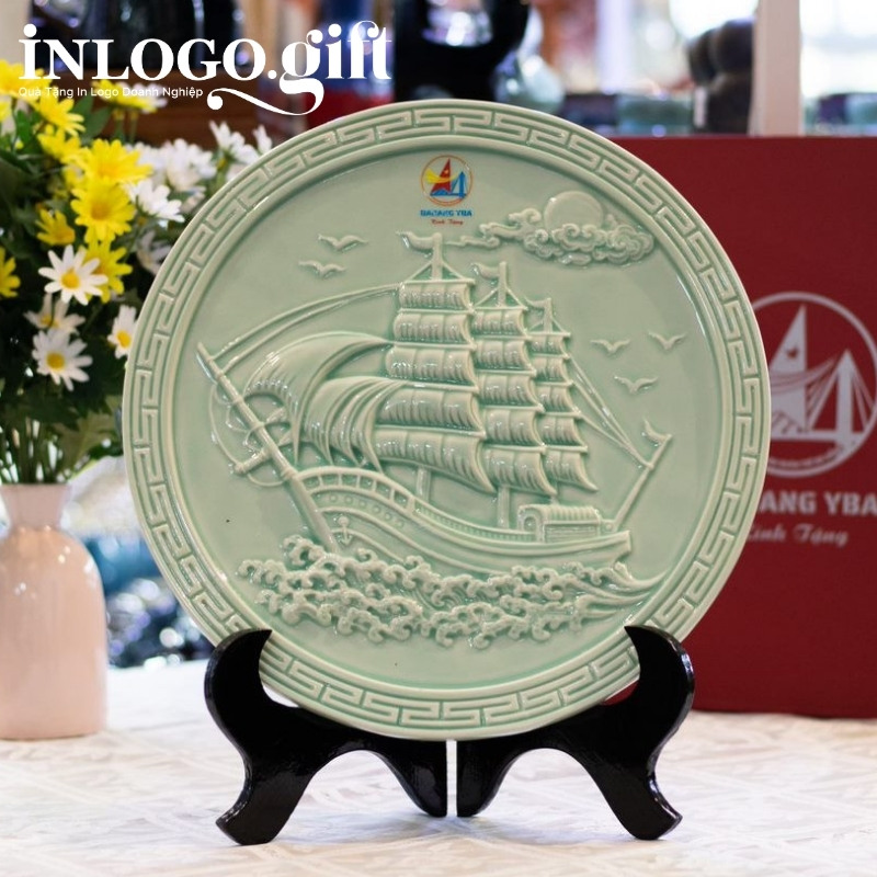 Đĩa biểu trưng in logo kèm đế gỗ phi 32 màu xanh ngọc nhạt ĐBT-03