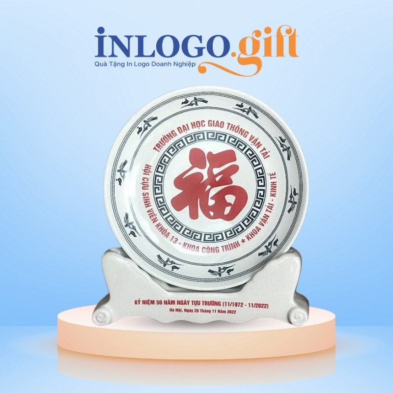 Đĩa biểu trưng in logo kèm đế sứ màu trắng phi 22cm ĐBT-09