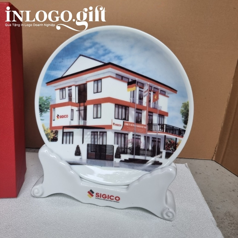 Đĩa biểu trưng in logo kèm đế sứ phi 22 màu trắng ĐBT-01