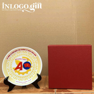 Đĩa biểu trưng in logo màu trắng họa tiết trống đồng Đông Sơn phi 18cm ĐBT-07