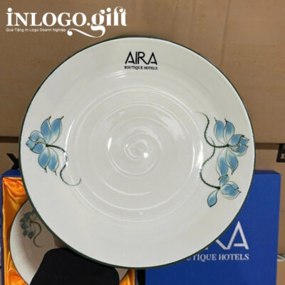Đĩa sứ in logo tròn họa tiết hoa sen xanh men trắng 20cm ĐS-01