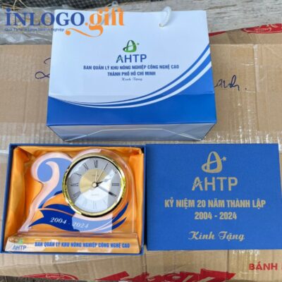 Đồng hồ để bàn in logo pha lê số 20 14x18cm DHB-03