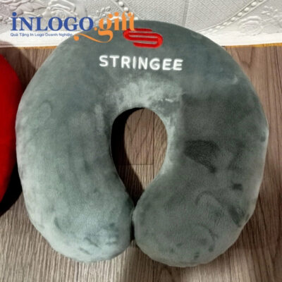 Gối chữ U thêu logo vải Velboa ruột bông màu xám