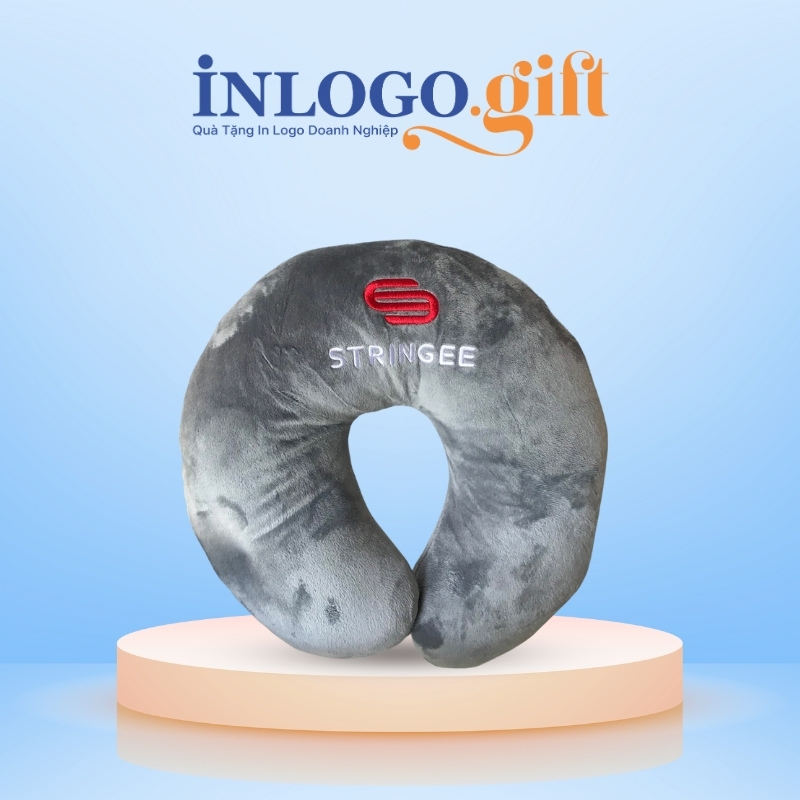 Gối chữ U thêu logo vải Velboa ruột bông màu xám