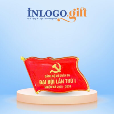 Huy hiệu in logo kim loại đổ keo màu đỏ
