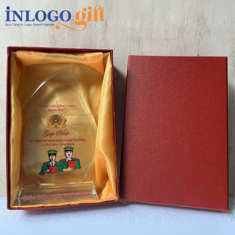 Kỷ niệm chương in logo pha lê dáng chiếc lá KNC-02