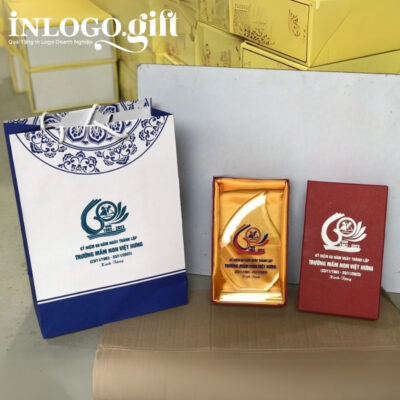 Kỷ niệm chương in logo pha lê dáng chiếc lá 20cm KNC-01