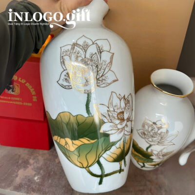 Lọ hoa In logo cổ rụt họa tiết hoa sen kẻ miệng vàng