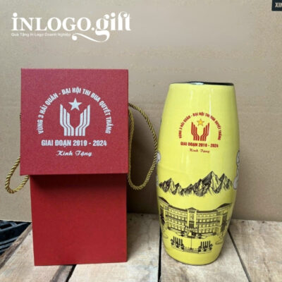 Lọ hoa in logo dáng bom màu vàng họa tiết hoa sen 31cm