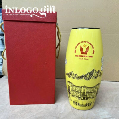 Lọ hoa in logo dáng bom màu vàng họa tiết hoa sen 31cm