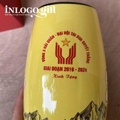 Lọ hoa in logo dáng bom màu vàng họa tiết hoa sen 31cm