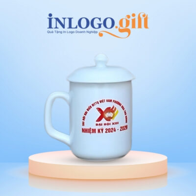 Ly sứ Bát Tràng in logo có nắp dáng trụ quai vuông 350ml