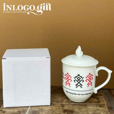 Ly sứ Bát Tràng in logo dáng ngọn lửa có nắp quai bán tim 400ml LS-08